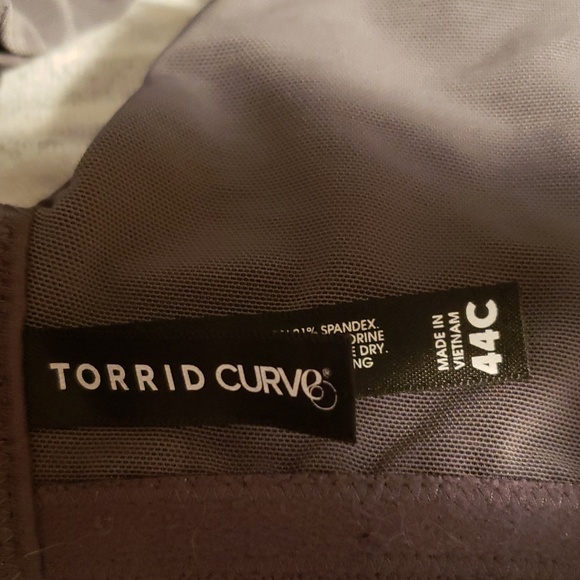 Size 44C Torrid Gray Plunge Lightly Lined Lace 360° Back Smoothing Bra underwire - Picture 3 of 3